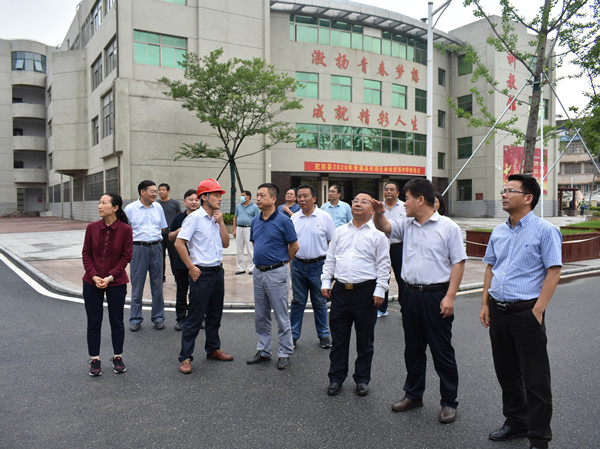 李煜县长到肥西中学检查考点空调安装情况(图1)