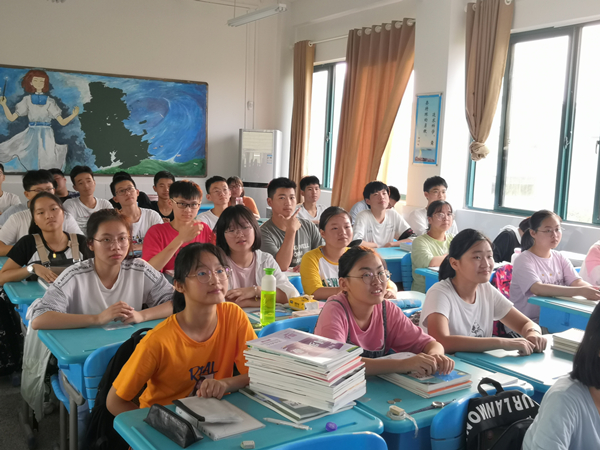 新校园迎接新同学，新学期打造新形象——肥西中学开展高一新生入学教育系列活动(图3)