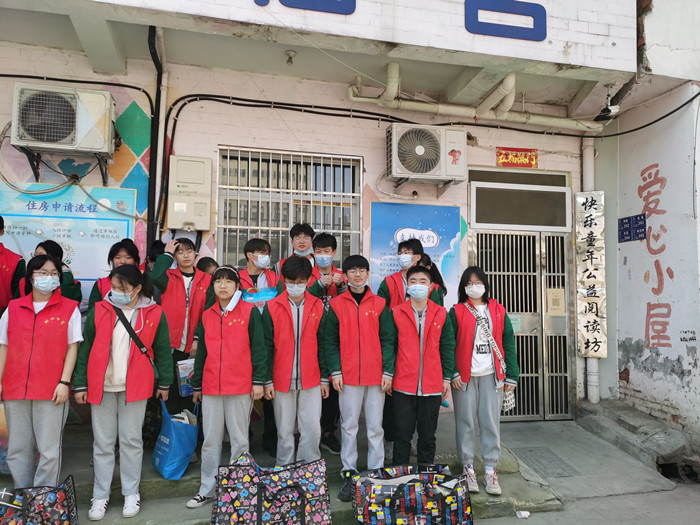 传递热心关爱 情暖口罩天使(图2)