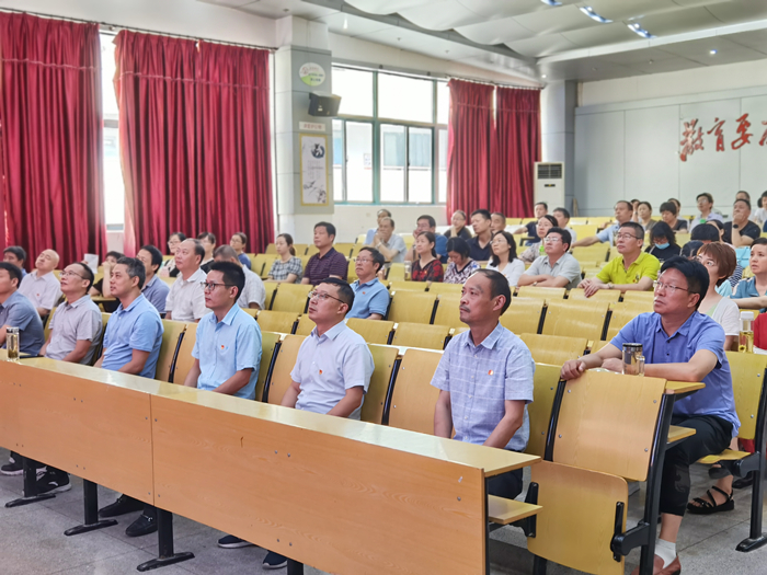 奋斗百年路，启航新征程——肥西中学组织师生集中观看庆祝建党100周年大会直播(图2)