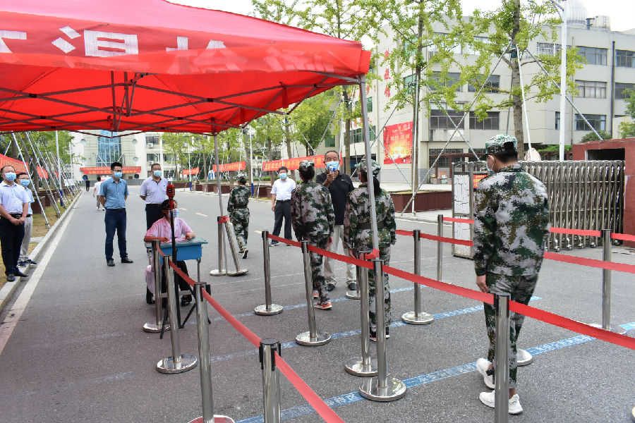应急演练！为师生撑起“健康保护伞”！(图1)