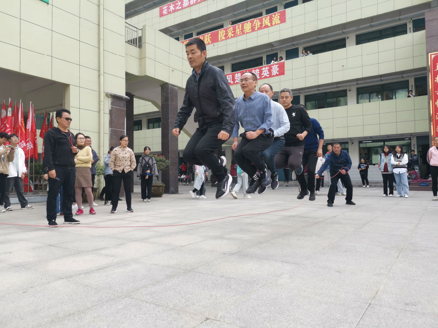 凝心聚力 趣味无限——合肥八中教育集团肥西中学教师趣味运动会(图6)