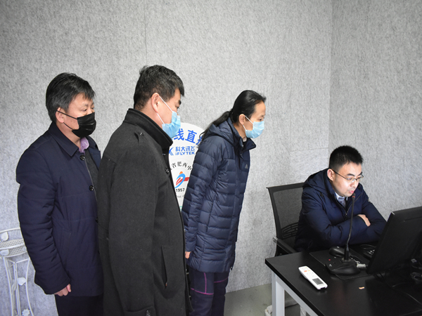 副县长吴朝晖调研肥西中学线上教学工作(图3)