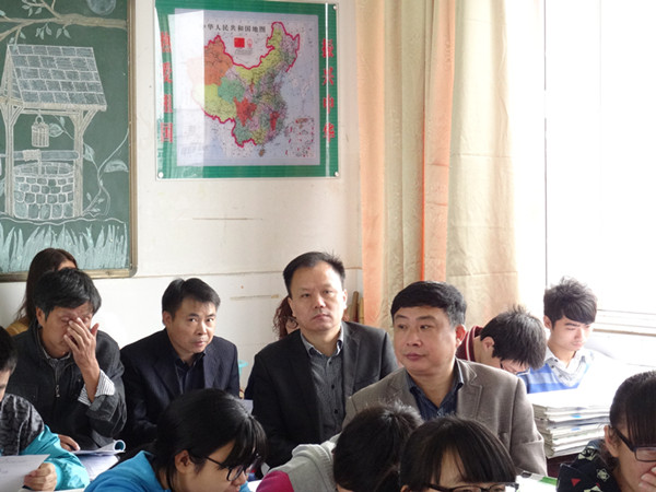 肥西高中语文名师工作室精心组织磨课活动(图1)