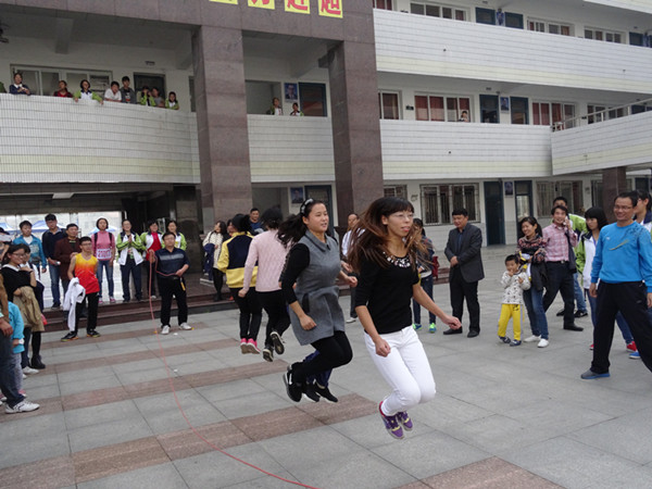 运动会系列报道五：教职工跳大绳比赛(图3)