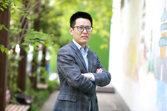 党委书记、校长：陈昕(图1)