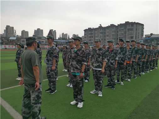 戎装着身 意气风发(图5)