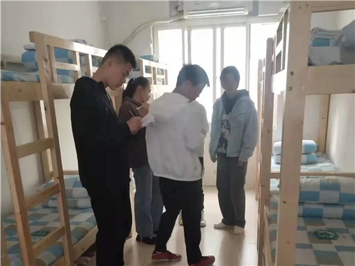 内务评比促提升 文明寝室树模范(图1)