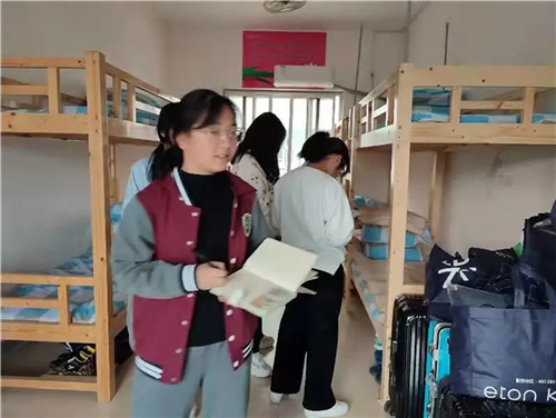 内务评比促提升 文明寝室树模范(图2)
