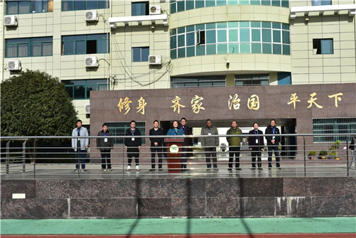 雪中飞,把梦追(图1)