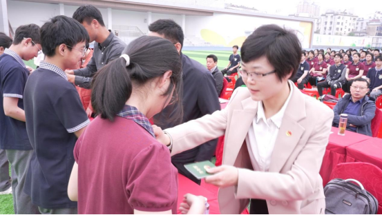 强国有我启新程，挺膺担当励青春——合肥市暨肥西县纪念五四运动105周年规范入团仪式在肥西中学顺利举行(图5)